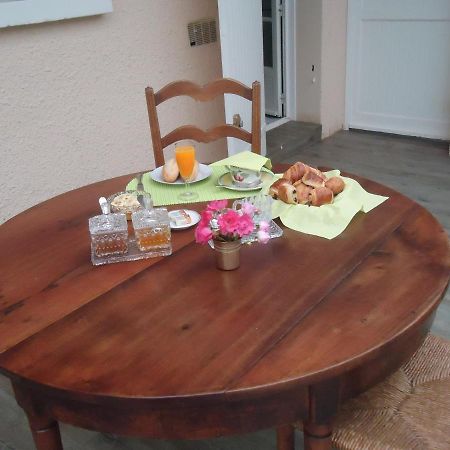 A La Cerisaie Bed & Breakfast Carignan-de-Bordeaux Exterior photo